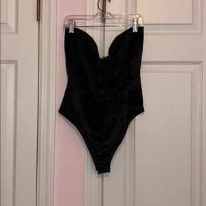 PRETTY LITTLE THING BLACK VELVET BODYSUIT